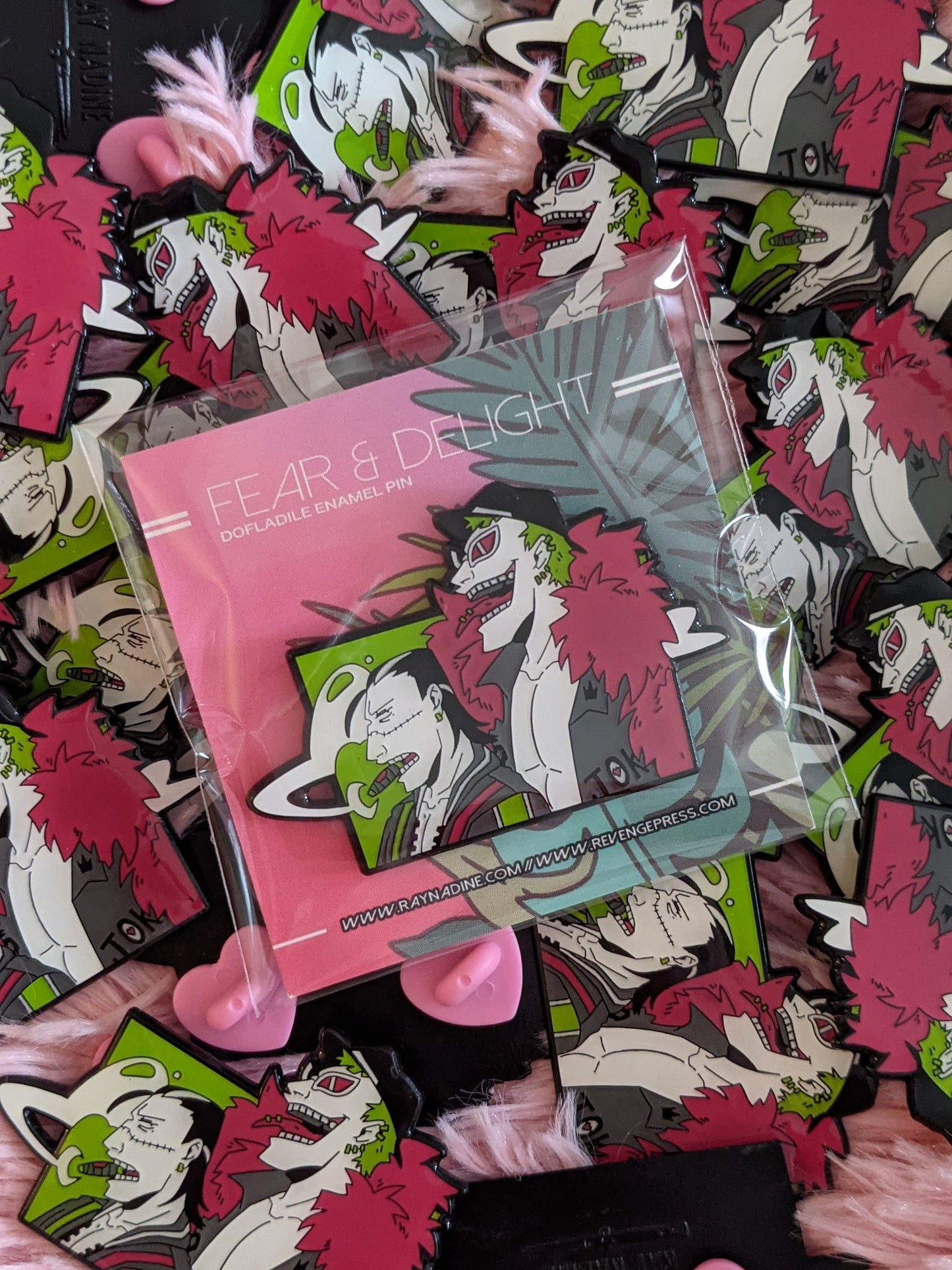 DOFLADILE - One Piece Enamel Pin